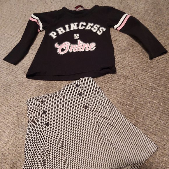 Black Top and Checkered skirt set - Picture 1 of 4